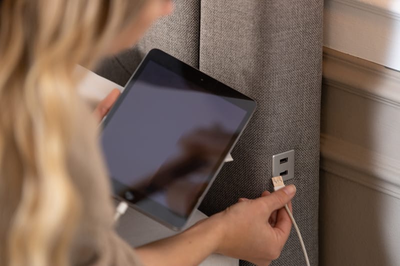 Oppbevaringsseng Alessia med LED-belysning 160x200 - Grå - Møbler - Senger - Senger med oppbevaring