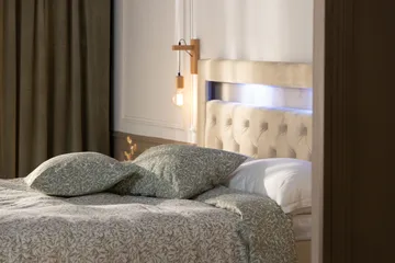 Oppbevaringsseng Alessia med LED-belysning 180x200 - Beige - Møbler - Senger - Senger med oppbevaring