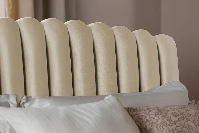 Davia Sengegavl Fløyel 140 cm - Beige / Lys - Møbler - Senger - Sengetilbehør - Sengegavl