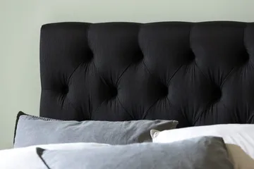Ella Sengegavl Dypheftet 120cm - Svart - Møbler - Senger - Sengetilbehør - Sengegavl