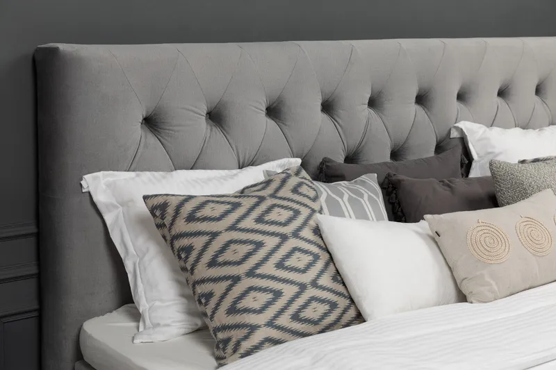 Royal Velvet Sengegavl 210 - Lysegrå Fløyel - Møbler - Senger - Sengetilbehør - Sengegavl