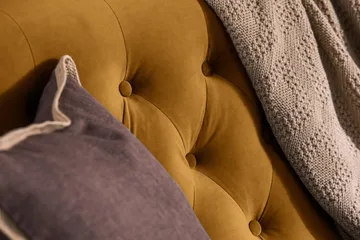 Howard Riviera 3-seters Fløyelssofa - Mørk gul - Møbler - Sofaer - 3 seter sofa