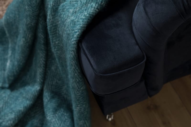 Howard-sofa uten divan og sjeselong Bloomington Howard Classic fløyelssofa 3,5-seter Vera 4, Blå fløyel - Møbler - Sofaer - 3 seter sofa