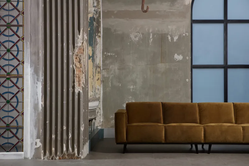 Statement 4-seters Fløyelssofa - Honninggul - Møbler - Sofaer - Fløyelssofaer