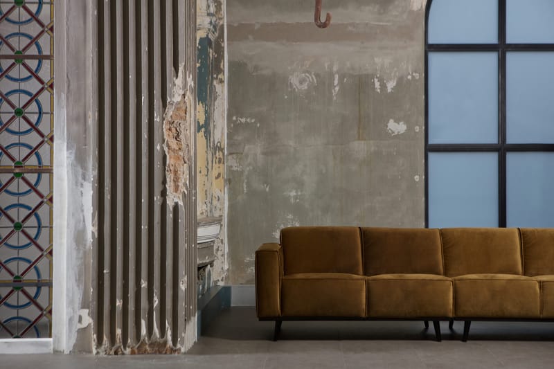 Statement 4-seters Fløyelssofa - Honninggul - Møbler - Sofaer - Fløyelssofaer