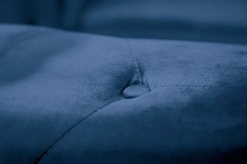 Chesterfield Lyx 2-seter Liten fløyelssofa – Dyp sofa 160 cm bred - Blå Fløyel - Møbler - Sofaer - Howard-sofaer