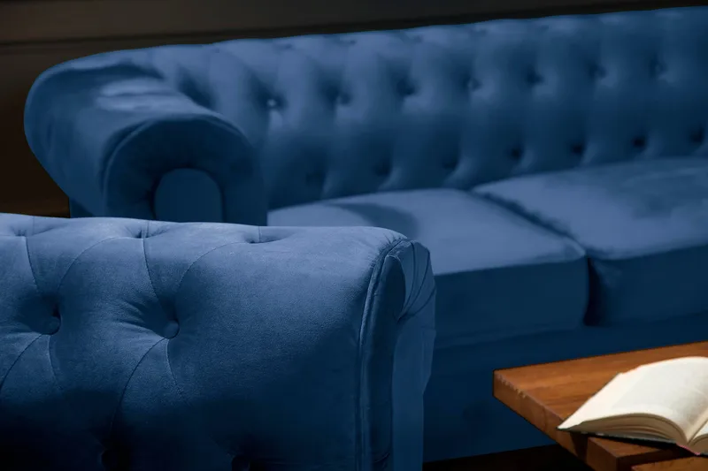 Chesterfield Lyx 2-seter Liten fløyelssofa – Dyp sofa 160 cm bred - Blå Fløyel - Møbler - Sofaer - Howard-sofaer