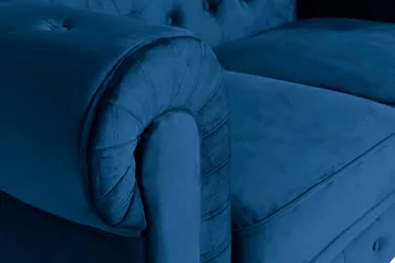 Chesterfield Lyx 2-seter Liten fløyelssofa – Dyp sofa 160 cm bred - Blå - Møbler - Sofaer - Howard-sofaer