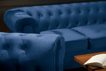 Chesterfield Lyx 2-seter Liten fløyelssofa – Dyp sofa 160 cm bred - Blå - Møbler - Sofaer - Howard-sofaer