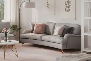 Howard Lyx 3-seters Svunget Stoffsofa - Lys grå - Møbler - Sofaer - Howard-sofaer