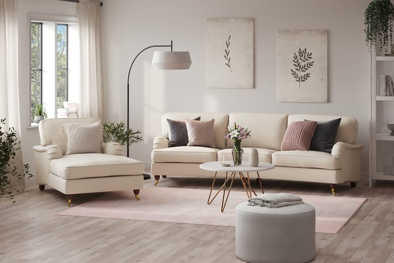 Howard Lyx 4-seters Bueformet Stoffsofa - Beige - Møbler - Sofaer - Howard-sofaer