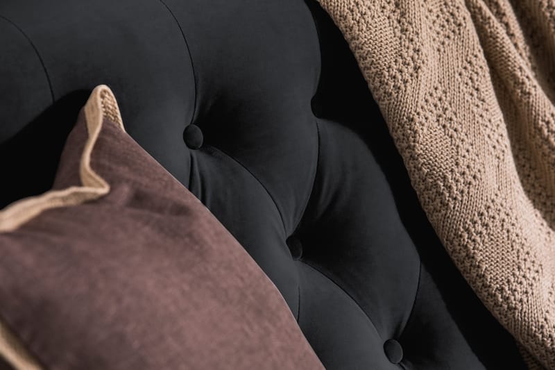 Howard Riviera 2-seters Fløyelssofa - Svart - Møbler - Sofaer - Howard-sofaer