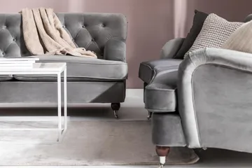 Howard Riviera 3-seters Svingt Fløyelssofa - Lys grå - Møbler - Sofaer - Howard-sofaer