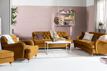 Howard Riviera 3-seters Svingt Fløyelssofa - Mørk gul - Møbler - Sofaer - Howard-sofaer