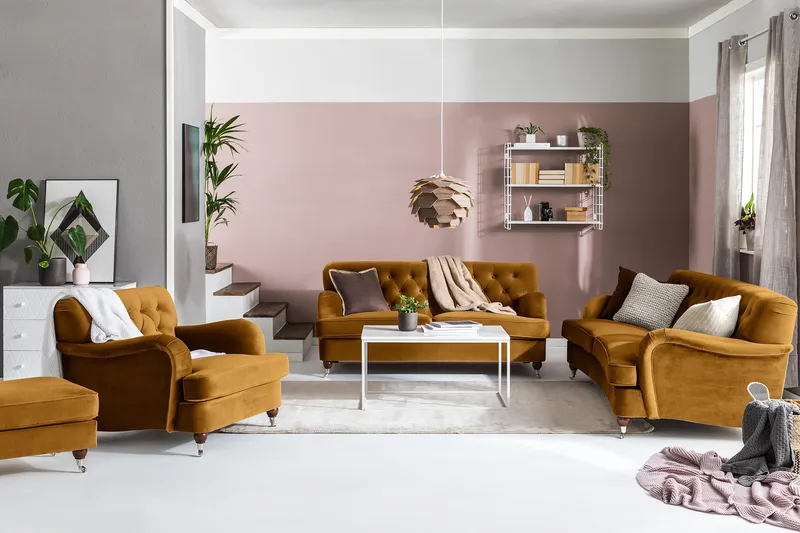 Howard Riviera 3-seters Svingt Fløyelssofa - Mørk gul - Møbler - Sofaer - Howard-sofaer