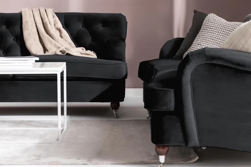 Howard Riviera 3-seters Svingt Fløyelssofa - Svart - Møbler - Sofaer - Howard-sofaer