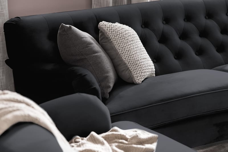 Howard Riviera 3-seters Svingt Fløyelssofa - Svart - Møbler - Sofaer - Howard-sofaer