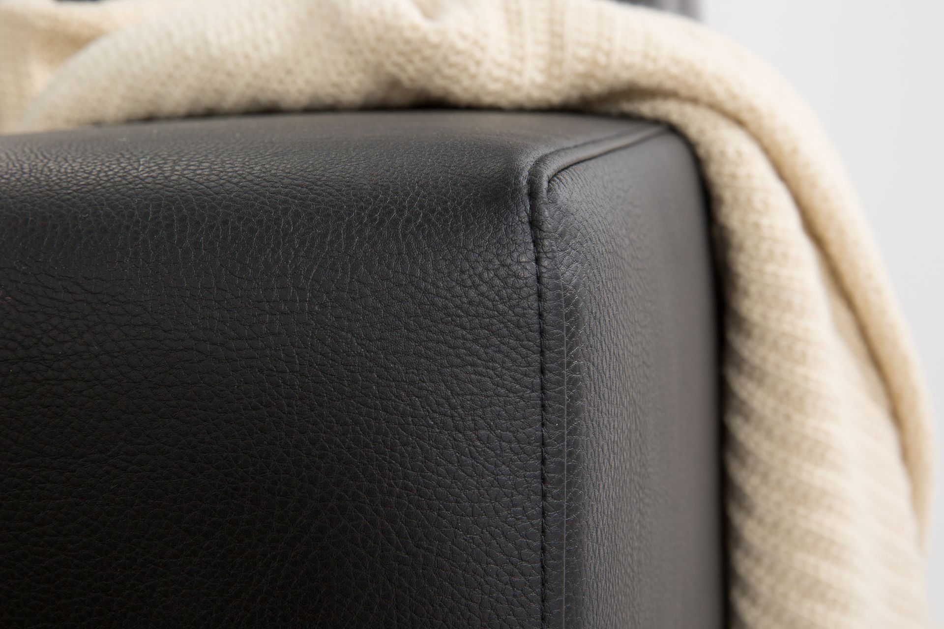 Memphis 5-seters Vendbar L-formet Hjørnesofa i Kunstlær - Svart - Møbler - Sofaer - Skinnsofaer