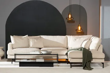 Menard 4-seters Høyrevendt L-formet Sjeselongsofa + Fotskammel i Manchester - Beige - Møbler - Sofaer - Sofaer med sjeselong - 4 seters sofa med divan
