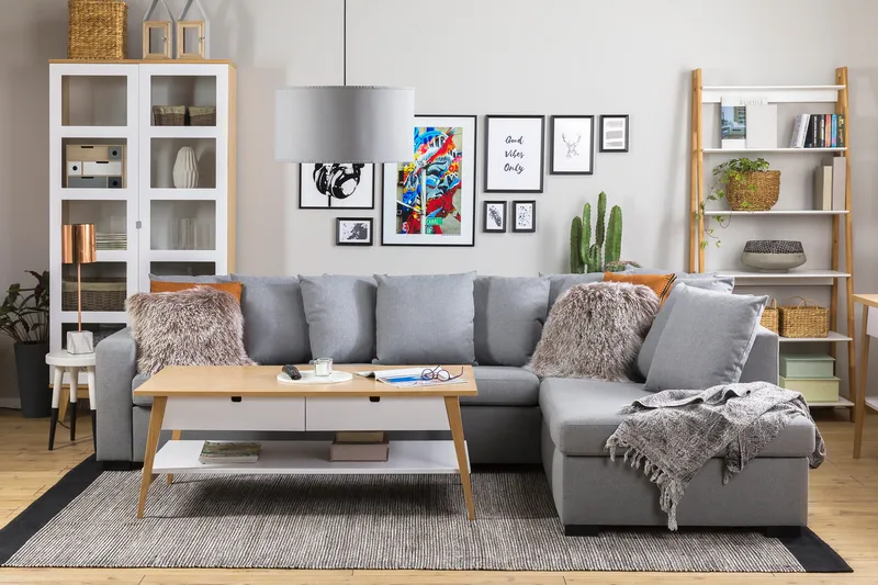 Crazy 4-seters Høyrevendt L-formet Sjeselongsofa i Stoff inkl. Pynteputer - Grå - Møbler - Sofaer - Sofaer med sjeselong - 4 seters sofa med divan