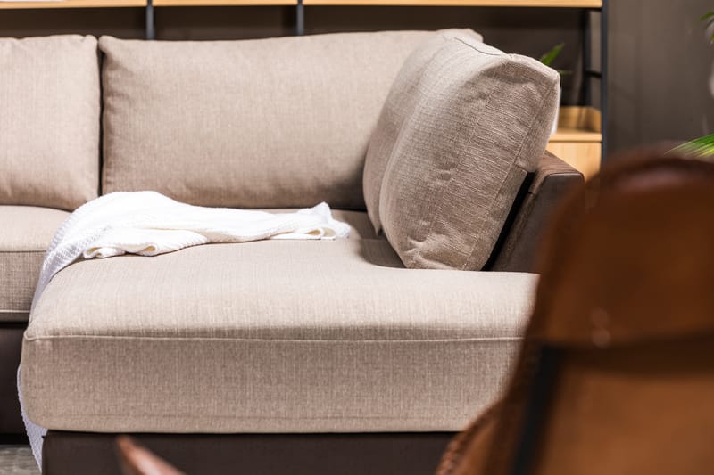 Cuba 4-seters Høyrevendt L-formet Sjeselongsofa i Kunstlær/Stoff - Brun / Beige - Møbler - Sofaer - Sofaer med sjeselong - 4 seters sofa med divan