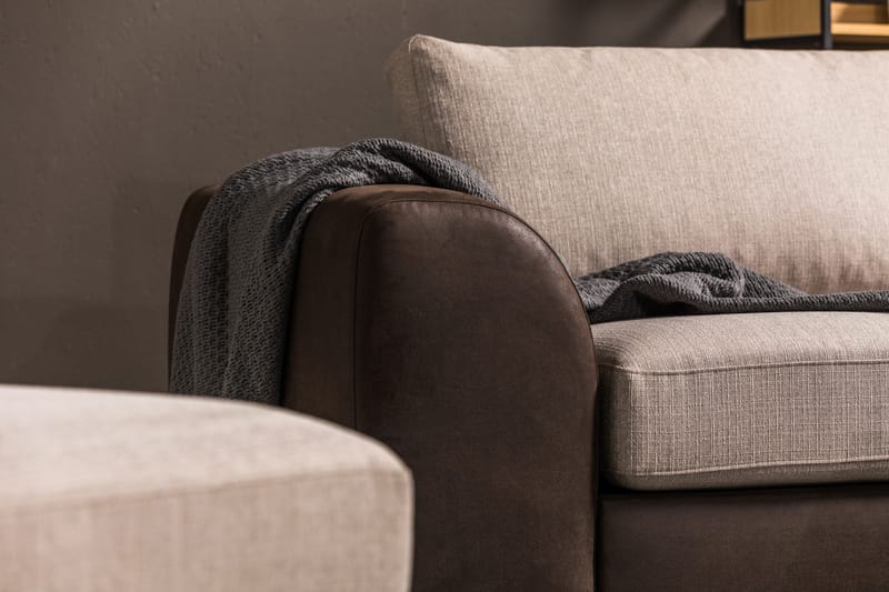 Cuba 4-seters Høyrevendt L-formet Sjeselongsofa i Kunstlær/Stoff - Brun / Beige - Møbler - Sofaer - Sofaer med sjeselong - 4 seters sofa med divan