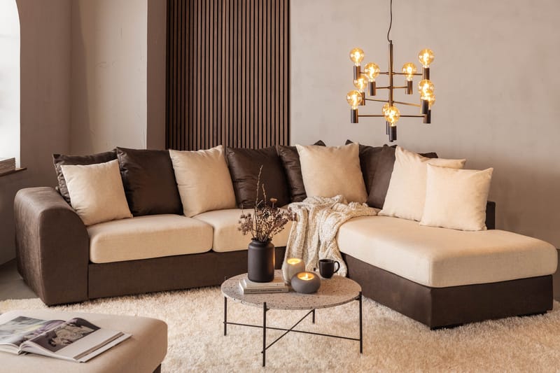 Cuba 4-seters Høyrevendt L-formet Sjeselongsofa i Kunstlær/Stoff inkl. Pynteputer - Brun / Beige - Møbler - Sofaer - Sofaer med sjeselong - 4 seters sofa med divan