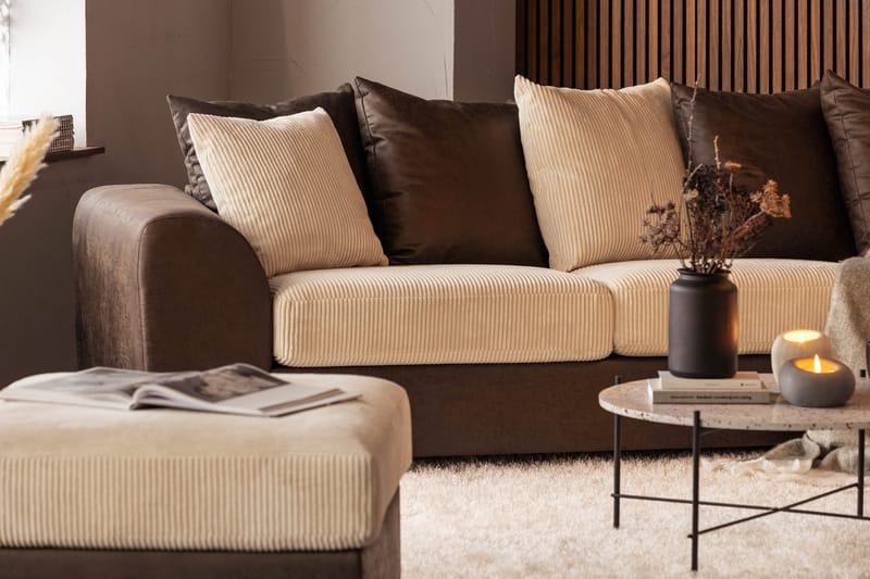 Cuba 4-seters Høyrevendt L-formet Sjeselongsofa i Manchester/Kunstlær inkl. Pynteputer - Brun / Beige - Møbler - Sofaer - Sofaer med sjeselong - 4 seters sofa med divan