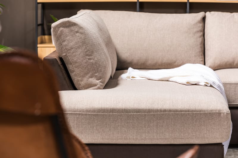 Cuba 4-seters Venstrevendt L-formet Sjeselongsofa i Kunstlær/Stoff - Brun / Beige - Møbler - Sofaer - Sofaer med sjeselong - 4 seters sofa med divan