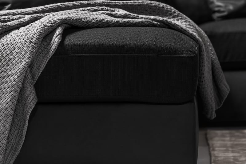 Cuba 4-seters Venstrevendt L-formet Sjeselongsofa i Kunstlær/Stoff inkl. Pynteputer - Grå / Svart - Møbler - Sofaer - Sofaer med sjeselong - 4 seters sofa med divan