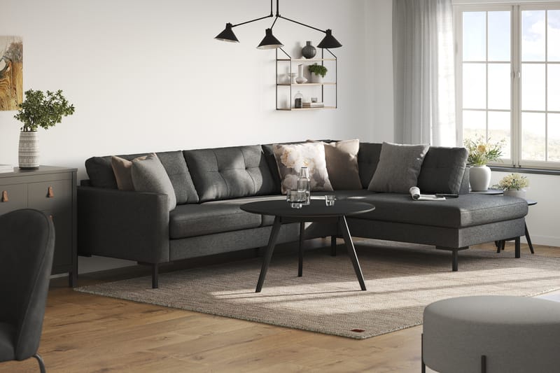 Frillestad 4-seters Høyrevendt L-formet Sjeselongsofa i Stoff - Mørk grå - Møbler - Sofaer - Sofaer med sjeselong - 4 seters sofa med divan