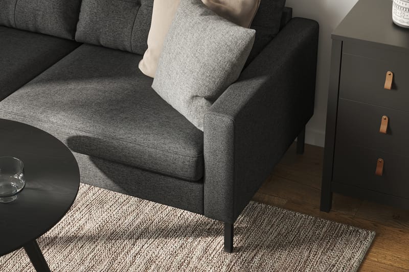 Frillestad 4-seters Venstrevendt L-formet Sjeselongsofa i Stoff - Mørk grå - Møbler - Sofaer - Sofaer med sjeselong - 4 seters sofa med divan