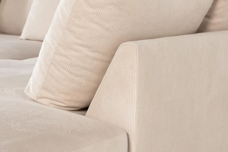 Menard 4-seters Høyrevendt Dyp L-formet Sjeselongsofa i Manchester - Beige - Møbler - Sofaer - Sofaer med sjeselong - 4 seters sofa med divan