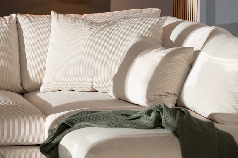 Menard 4-seters Høyrevendt L-formet Sjeselongsofa i Manchester - Beige - Møbler - Sofaer - Sofaer med sjeselong - 4 seters sofa med divan