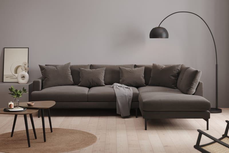 Menard 4-seters Høyrevendt L-formet Sjeselongsofa i Manchester - Mørk grå - Møbler - Sofaer - Sofaer med sjeselong - 4 seters sofa med divan