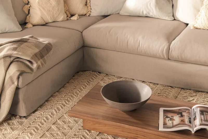 Menard 4-seters Venstrevendt Dyp L-formet Sjeselongsofa i Stoff - Beige - Møbler - Sofaer - Sofaer med sjeselong - 4 seters sofa med divan