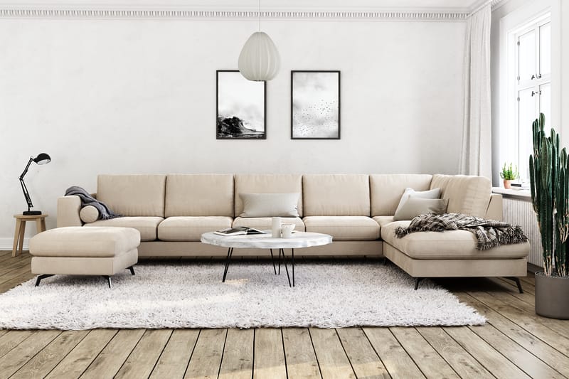Ocean Lyx 6-seters Høyrevendt U-formet Sofa med Divan og Sjeselong + Fotskammel i Fløyel - Beige - Møbler - Sofaer - Sofaer med sjeselong