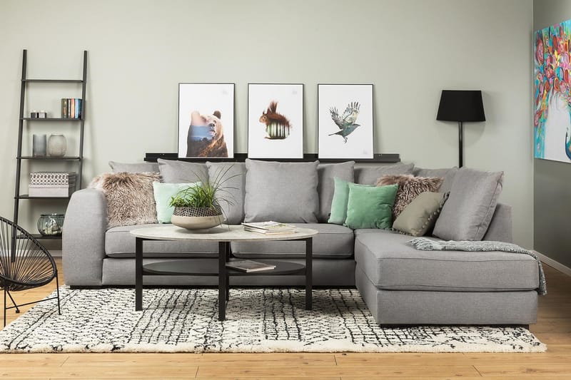 Optus 4-seters Høyrevendt L-formet Sjeselongsofa i Stoff inkl. Pynteputer - Lys grå - Møbler - Sofaer - Sofaer med sjeselong - 3 seters sofa med divan