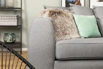 Optus 4-seters Høyrevendt L-formet Sjeselongsofa i Stoff inkl. Pynteputer - Lys grå - Møbler - Sofaer - Sofaer med sjeselong - 3 seters sofa med divan