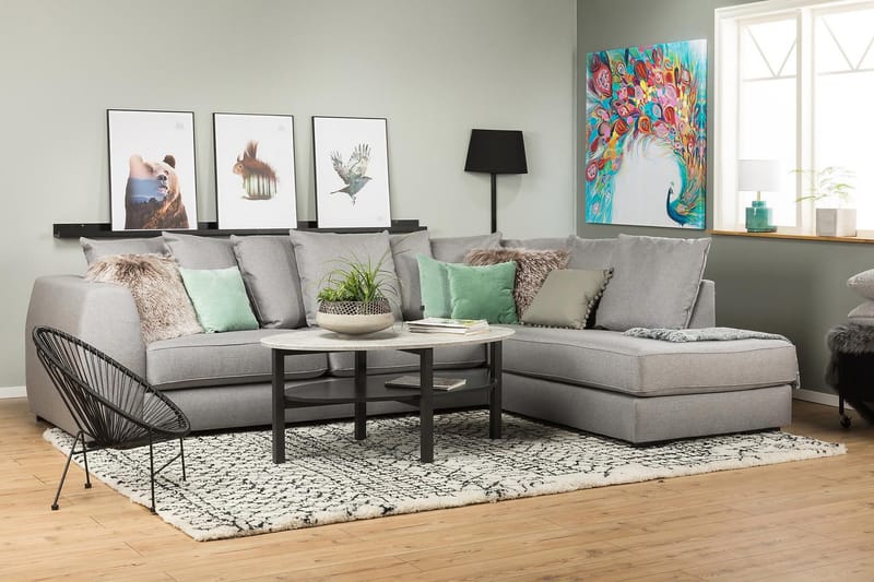 Optus 4-seters Høyrevendt L-formet Sjeselongsofa i Stoff inkl. Pynteputer - Lys grå - Møbler - Sofaer - Sofaer med sjeselong - 3 seters sofa med divan