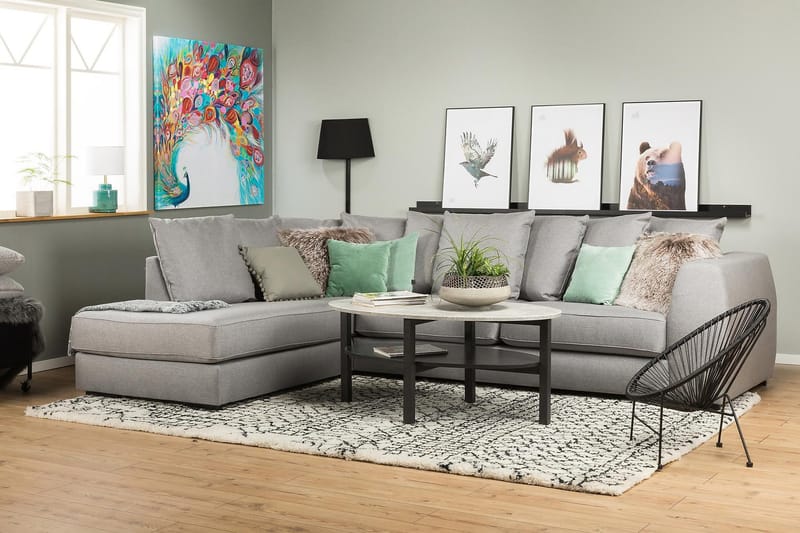 Optus 4-seters Venstrevendt L-formet Sjeselongsofa i Stoff inkl. Pynteputer - Lys grå - Møbler - Sofaer - Sofaer med sjeselong - 3 seters sofa med divan