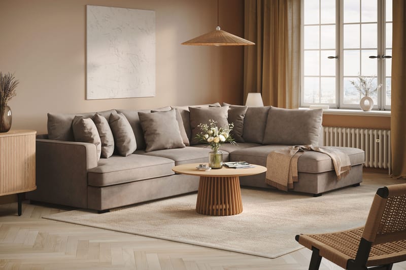 Rossita 4-seters høyrevendt, L-formet dyp sjeselongsofa i stoff - Brun - Møbler - Sofaer - Sofaer med sjeselong - 4 seters sofa med divan