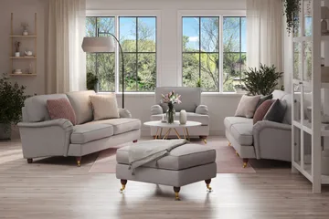 Howard Lyx Sofagruppe 4-seters + 3-seters Sofa + Lenestol + Fotskammel i Stoff - Lys grå - Møbler - Sofaer - Sofagrupper - Howard sofagruppe