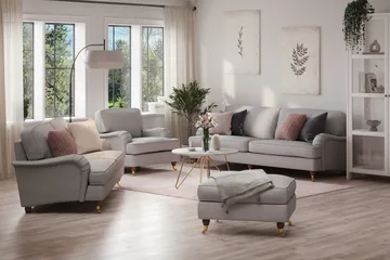 Howard Lyx Sofagruppe 4-seters + 3-seters Sofa + Lenestol + Fotskammel i Stoff - Lys grå - Møbler - Sofaer - Sofagrupper - Howard sofagruppe