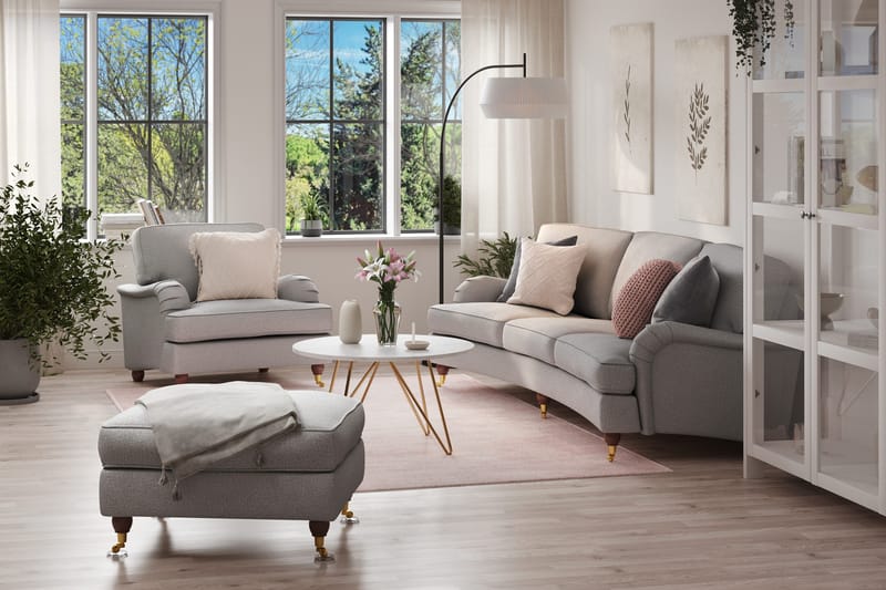 Howard Lyx Sofagruppe 4-seters Svingt Sofa + Lenestol + Fotskammel i Stoff - Lys grå - Møbler - Sofaer - Sofagrupper - Howard sofagruppe