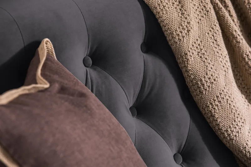 Howard Riviera Sofagruppe 3-seters + 2-seters Sofa + Lenestol + Fotskammel i Fløyel - Mørk grå - Møbler - Sofaer - Sofagrupper - Howard sofagruppe