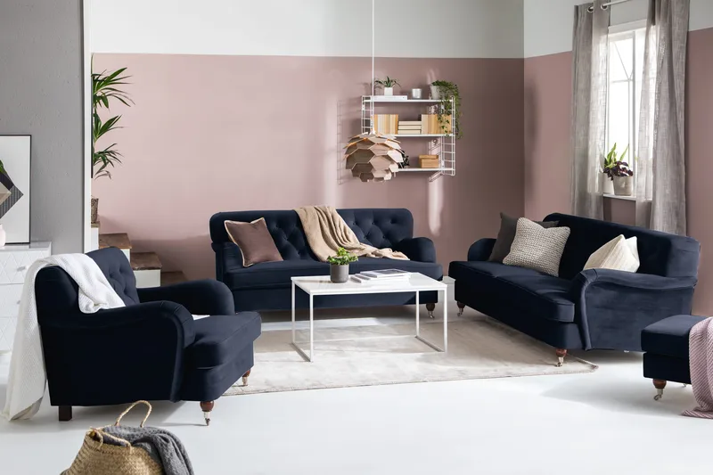 Howard Riviera Sofagruppe 3-seters + 2-seters Sofa + Lenestol + Fotskammel i Fløyel - Blå - Møbler - Sofaer - Sofagrupper - Howard sofagruppe