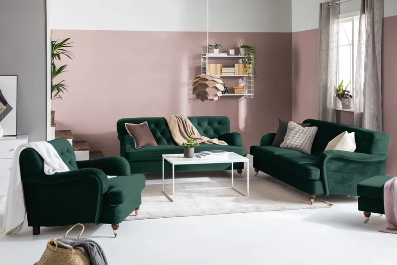Howard Riviera Sofagruppe 3-seters + 2-seters Sofa + Lenestol + Fotskammel i Fløyel - Grønn - Møbler - Sofaer - Sofagrupper - Howard sofagruppe