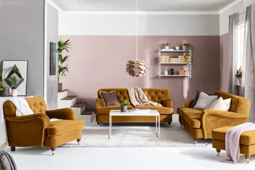 Howard Riviera Sofagruppe 3-seters + 2-seters Sofa + Lenestol + Fotskammel i Fløyel - Mørk gul - Møbler - Sofaer - Sofagrupper - Howard sofagruppe