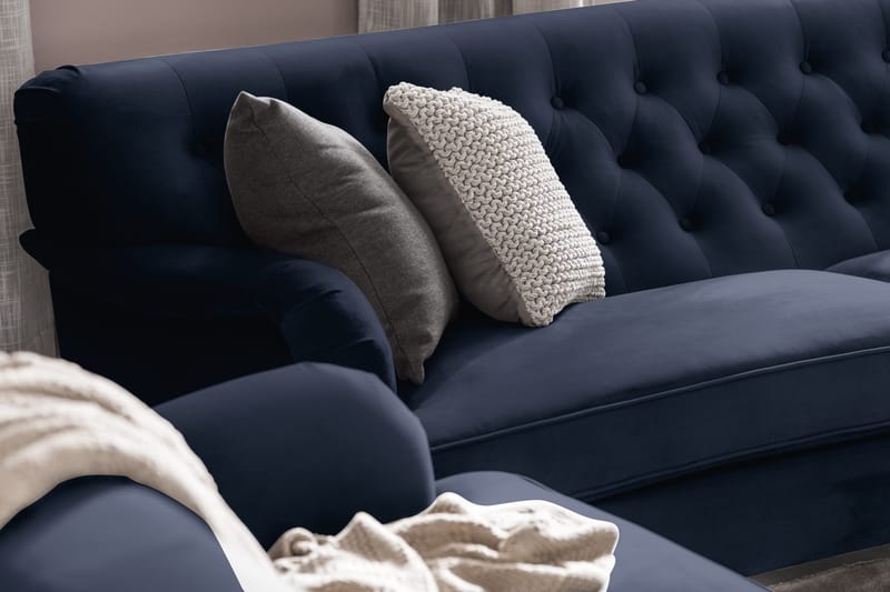 Howard Riviera Sofagruppe Svingt 3-seters + 2-seters Sofa + Lenestol + Fotskammel i Fløyel - Blå - Møbler - Sofaer - Sofagrupper - Howard sofagruppe
